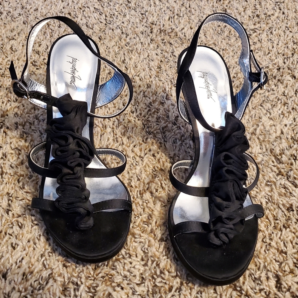 Jacqueline Ferrar heels size 6.5